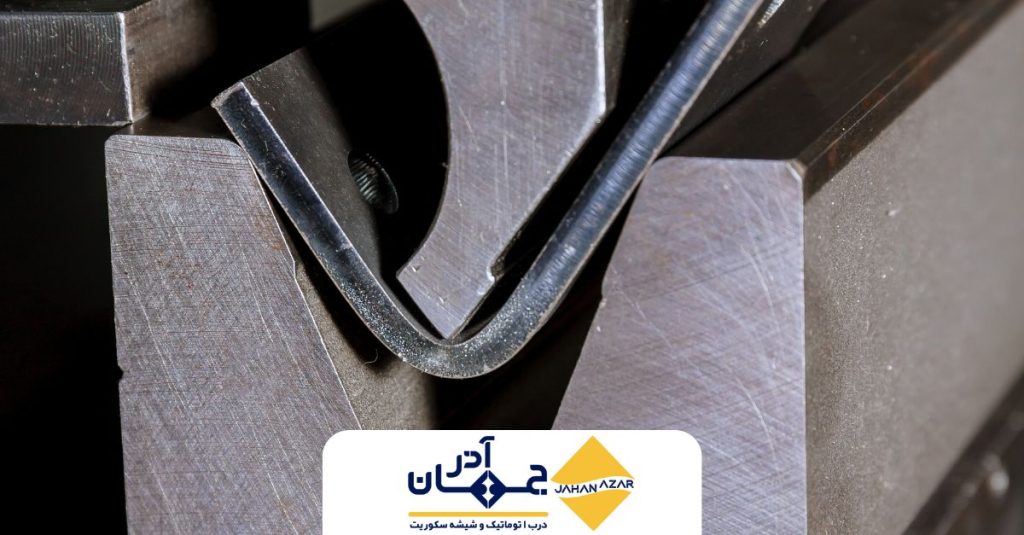 تصویری از آلومینیوم قابل خمکاری در دستگاه پرس | جهان آذر